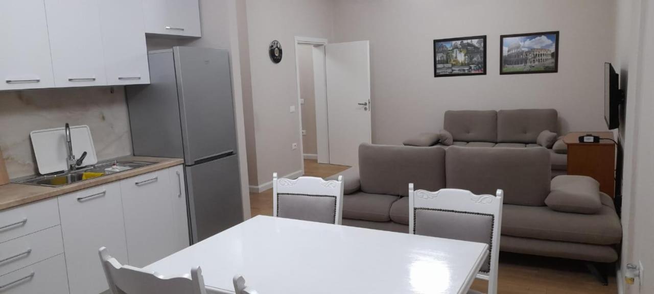 Odri Apartment Vlore Bagian luar foto