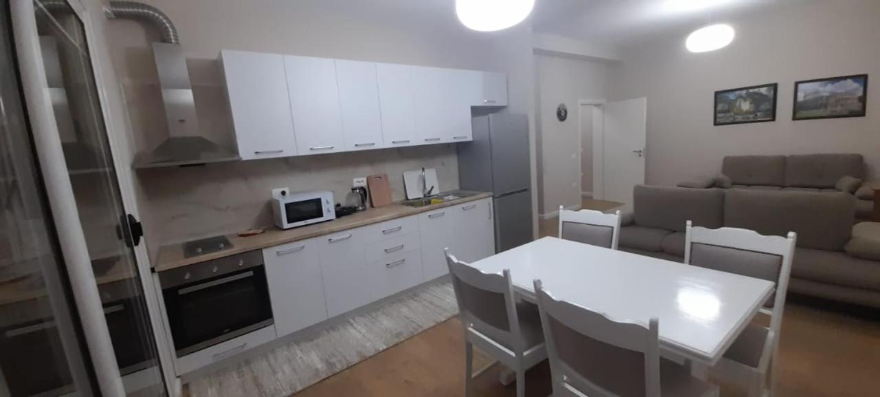 Odri Apartment Vlore Bagian luar foto